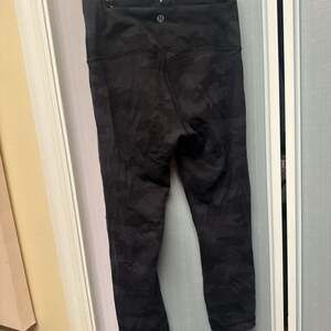 Lululemon Crop Leggings Heritage 365 Camo Deep Coal Multi Size 6